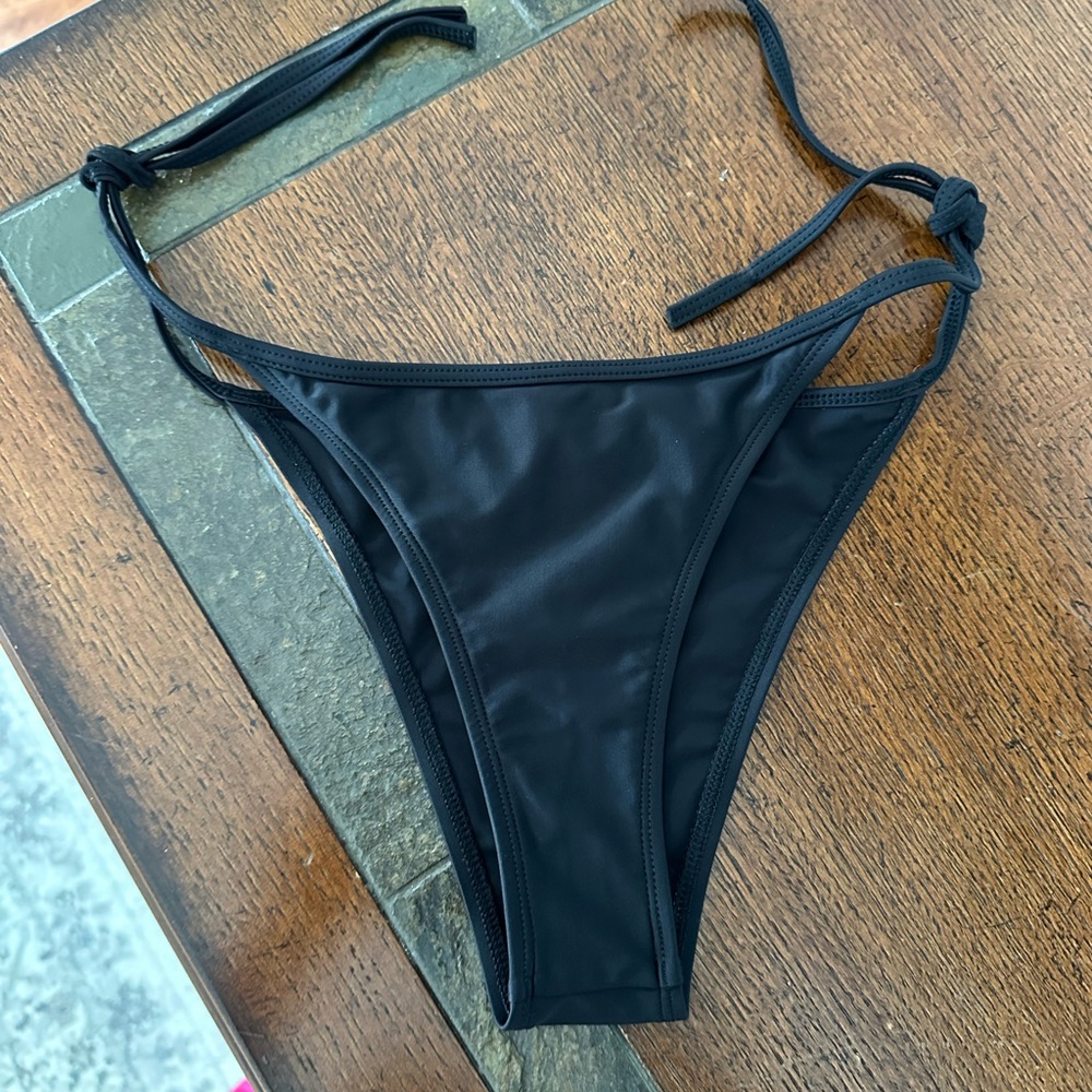 NEW Sz L WINGS Bottom